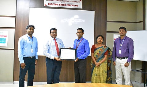 மணக்குள விநாயகா் கல்லூரிக்கு சிறப்பு அங்கீகாரம்