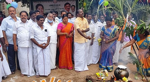 சமுதாய பொங்கல் விழா பூஜைகளை நடத்திய எம்எல்ஏ சு.ரவி.