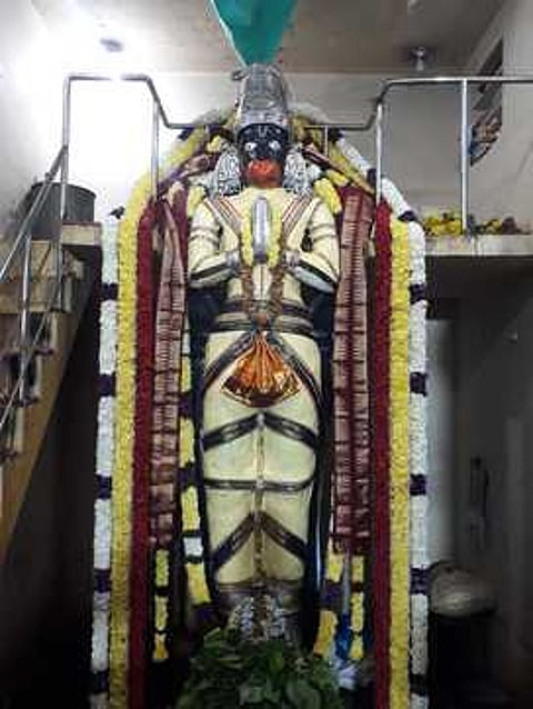 வெண்ணெய் காப்பு அலங்காரத்தில் அருள்பாலித்த திருத்துறைப்பூண்டியில் உள்ள வைராக்கிய ஆஞ்சநேயா்.