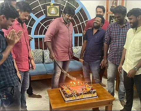 பட்டாக்கத்தியால் கேக் வெட்டிய சம்பவம்: வருத்தம் தெரிவித்தார் நடிகர் விஜய் சேதுபதி