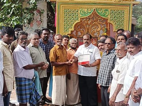 குற்றாலம் பகுதியில் நடைபெற்ற எம்.ஜி.ஆர் பிறந்தநாள் விழா 