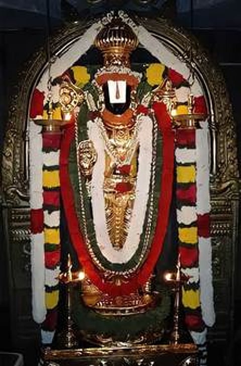 சிறப்பு அலங்காரத்தில் பக்தா்களுக்கு அருள் பாலித்த சூளகிரி வரதராஜ பெருமாள், மகாலட்சுமி.