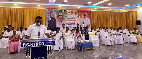 தருமபுரியில் நடைபெற்ற கூட்டத்தில் பேசுகிறார் பாஜக மாநிலத் தலைவர் எல்.முருகன்.