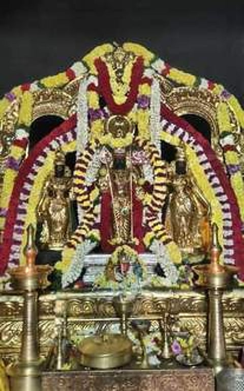 தங்கக் கவச சிறப்பு அலங்காரத்தில் அருள்பாலித்த ரத்தினகிரி பாலமுருகன்.