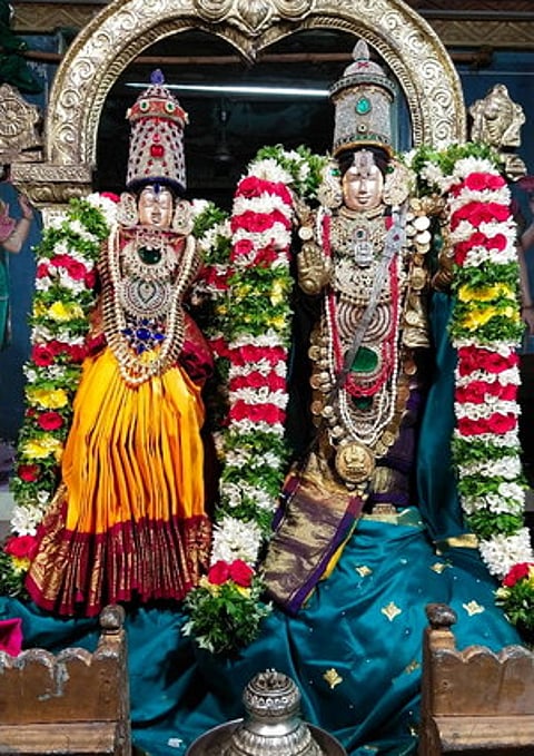 வேடுபறி திருநாளில் திருமங்கை மன்னனை திருத்திப் பணிகொள்ளும் நோக்கில் தாயாருடன் எழுந்தருளிய ஸ்ரீ நித்யகல்யாணப் பெருமாள்.