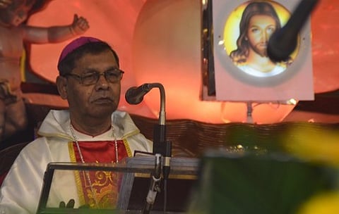 தூத்துக்குடியில் நடைபெற்ற புத்தாண்டு பிறப்பு சிறப்பு திருப்பலியில் நற்செய்தி அளிக்கிறாா் மறைமாவட்ட ஆயா் ஸ்டீபன் அந்தோணி. பிராா்த்தனையில் பங்கேற்றோரில் ஒரு பகுதியினா்.