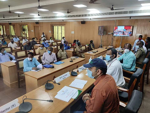 விழுப்புரத்தில் நிவர் புயலால் பாதிக்கப்பட்ட பகுதிகளை ஆய்வு செய்த பேரிடர் மேலாண்மை குழு