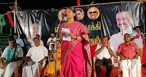 பிரசாரக் கூட்டத்தில் பேசுகிறார் கனிமொழி எம்.பி.