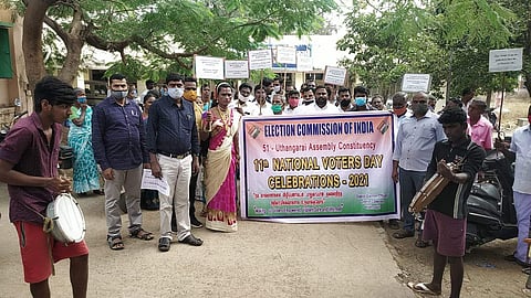 ஊத்தங்கரையில் 11-வது தேசிய வாக்காளர் தினத்தையொட்டி நடைபெற்ற விழிப்புணர்வு பேரணி.