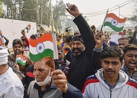 தில்லி: சிங்கு பகுதியை காலிசெய்ய உள்ளூர் மக்கள் வலியுறுத்தல்