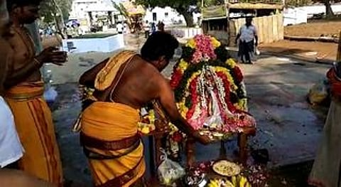 தைப்பூசத்தையொட்டி மோகனூா் காந்தமலை முருகன் கோயிலில் சுவாமிக்கு நடைபெற்ற சிறப்பு பூஜை.