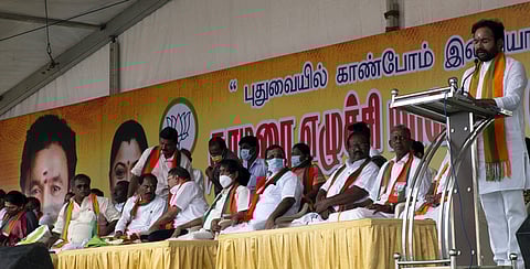 புதுச்சேரி ஏஎப்டி திடலில் நடைபெற்ற பொதுக்கூட்டத்தில் பேசிய மத்திய உள்துறை இணையமைச்சா் ஜி.கிஷன் ரெட்டி.