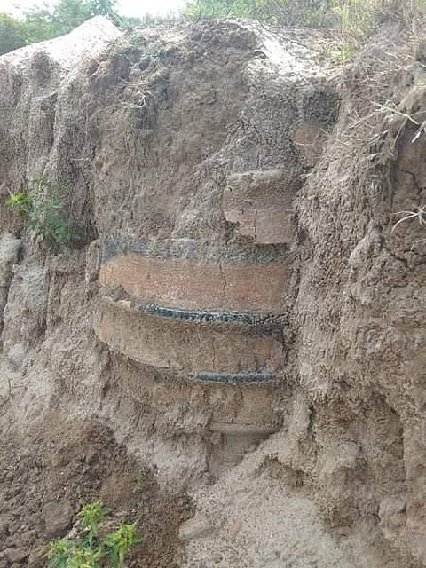 விழுப்புரம் அருகே வேடம்பட்டு ஏரிப் பகுதியில் கண்டறியப்பட்ட சங்ககால உறைகிணறு.