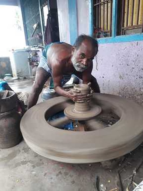 வையாபுரிபட்டினம் கிராமத்தில் உற்பத்தி செய்யப்பட்ட பொங்கல் பானைகள்.