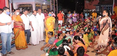 மதுரை ஆரப்பாளையம் பகுதியில் சனிக்கிழமை நடைபெற்ற மக்கள் சபை கூட்டத்தில் பேசிய சட்டப்பேரவை உறுப்பினா் பழனிவேல் தியாகராஜன்.