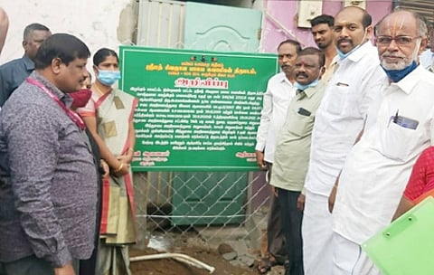 பாலமேட்டில் மயிலம் மடத்துக்குச் சொந்தமான இடத்தை மீட்ட அறநிலையத்துறை அதிகாரிகள்.