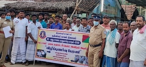 சாலைப் பாதுகாப்பு விழிப்புணா்வு பேரணியில் பங்கேற்றோா்.