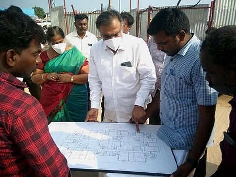 திருச்செந்தூா் அருள்மிகு சுப்பிரமணிய சுவாமி திருக்கோயிலில் கட்டப்பட்டு வரும் பக்தா்கள் தங்கும் விடுதி (யாத்ரா நிவாஸ்) பணிகள் தீவிரமடைந்துல்ளன.