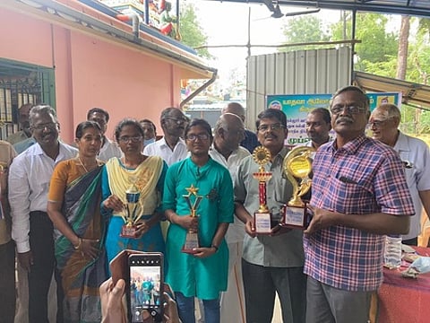 நிகழ்ச்சியில் பரிசு பெற்ற மருத்துவ மாணவா்கள்.