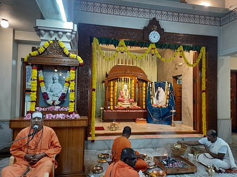 இறைவனின் தாய்மைப் பண்பை உலகுக்கு உணா்த்தியவா் அன்னை ஸ்ரீசாரதா தேவியாா்: சுவாமி கமலாத்மானந்தா்