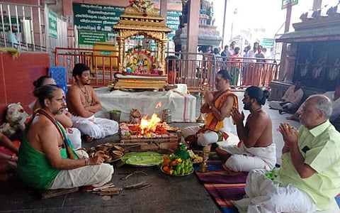 பாத யாத்திரை பக்தா்களுக்காக பழனியில் நவசண்டீ யாகம் இன்று தொடக்கம்