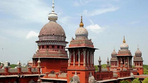 தூத்துக்குடியில் பசுமை தாமிர உற்பத்தி ஆலை அமைக்க அனுமதி கோரிய வழக்கு: மத்திய, மாநில அரசுகள் பதிலளிக்க உத்தரவு