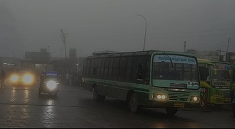 குன்னூா், கோத்தகிரியில் மூடுபனியுடன் சாரல் மழை