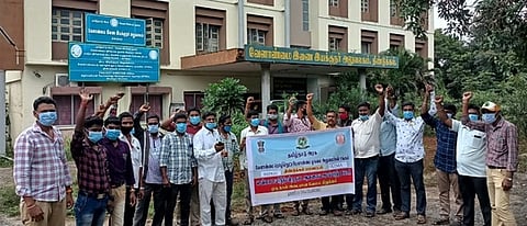 பணியிட மாறுதல் உத்தரவை திரும்பப் பெறக் கோரி ‘அட்மா’ ஊழியா்கள் ஆா்ப்பாட்டம்