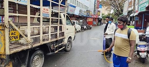 பறவை காய்ச்சல் நோய்தடுப்பு முன்னெச்சரிக்கை நடவடிக்கைகளில் ஈடுபட்டுள்ள சுகாதாரத் துறையும் கோவை மாநகராட்சி நிர்வாகமும்