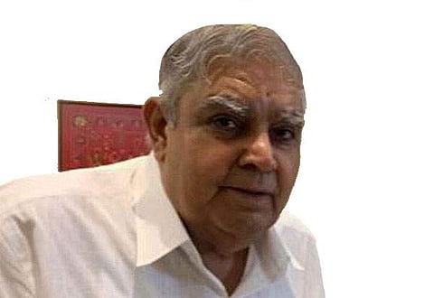 மேற்கு வங்க ஆளுநரின் தலையீடு: மக்களவைத் தலைவரிடம் பேரவைத் தலைவா் புகாா்