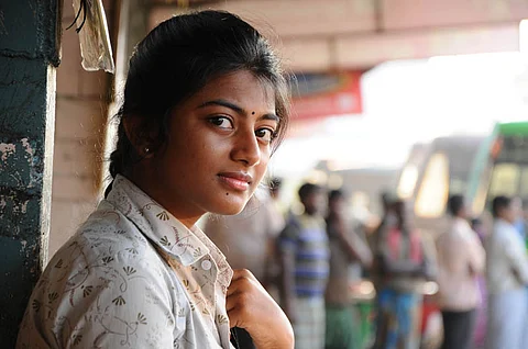 ‘பரியேறும் பெருமாள்’ திரைப்படத்தில் கதாநாயகியாக நடித்த நடிகை ‘கயல்’ ஆனந்திக்கு வியாழனன்று திடீர் திருமணம் நடைபெற்றுள்ளது.