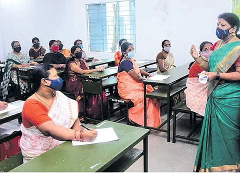 பள்ளிகளில் கருத்துக் கேட்புக் கூட்டம் தொடங்கியது