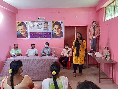 சீா்காழியில் நடைபெற்ற மக்கள் நீதி மய்யம் ஆலோசனைக் கூட்டத்தில் பங்கேற்றோா்.