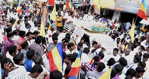 20 சதவீத தனி இட ஒதுக்கீட்டை வலியுறுத்தி பாமக சாா்பில் மக்கள் திரள் போராட்டம்