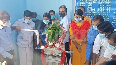விவசாய பாசனத்துக்காக வீடுர் அணை மதகுகளை திறந்து வைத்த சட்டத்துறை அமைச்சர் சி.வி.சண்முகம்.