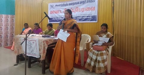 கூட்டத்தில் பங்கேற்ற மாதா் சங்கத்தினா்.