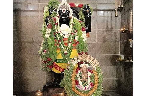 சிம்மக்கல்லின் சின்னத்திருவடி