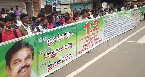 சேலம் திருவகவுண்டனூர் வெள்ளிக்கிழமை முதல்வர் வீட்டு முன்பு மனு கொடுப்பதற்காக அடிப்படையில் 2018-19 சான்றிதழ் சரிபார்ப்பு முடிந்து காத்திருக்கும் முதுகலை பட்டதாரி ஆசிரியர்கள்