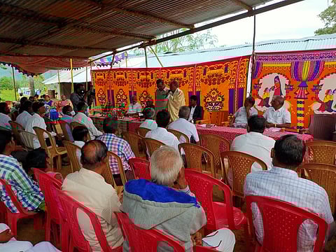 சோமம்பட்டி கிராமத்தில் நடைபெற்ற கிராம கண்காணிப்புக் குழுக் கூட்டம்.