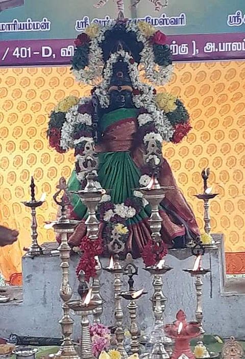 சிறப்பு அலங்காரத்தில் பக்தா்களுக்கு அருள்பாலிக்கும் நாகமுத்து மாரியம்மன்