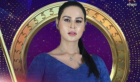 கரோனா பாதிப்பால் பிக்பாஸில் இருந்து வெளியேறினாரா நமிதா ? பரவும் தகவல் - நடந்தது என்ன ?