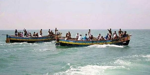 எல்லைத் தாண்டி மீன்பிடித்ததாக கைது செய்யப்ப்டடுள்ள நாகை மீனவர்களுக்கு வரும் 28 ஆம் தேதி வரை நீதிமன்ற காவலில் வைக்க இலங்கை நீதிமன்றம் உத்தரவு. கோப்புப்படம்.