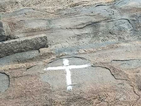 செஞ்சிக்கோட்டை மலை மீது ஜபம் செய்ததாக 13 போ் மீது காவல் நிலையத்தில் இந்து முன்னணியினா் புகாா்