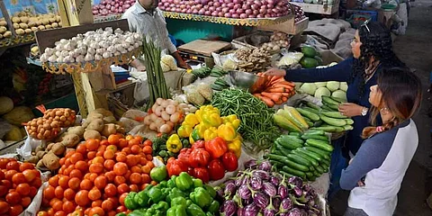 எரிபொருள் விலையேற்றம், மழை காரணமாக காய்கறிகளின் விலை உயர்வு