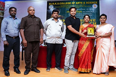 கல்லூரி மாணவா்களுக்கான ஊக்குவிப்பு கருத்தரங்கம்