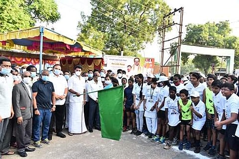 75 ஆவது ஆண்டு இந்திய சுதந்திர தின மாரத்தான் ஓட்டத்தை தொடக்கி வைத்தார் தமிழக பள்ளி கல்வித் துறை அமைச்சர் அன்பில் மகேஷ் பொய்யாமொழி .