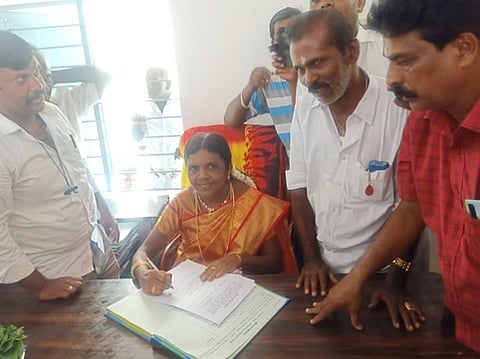 கீழப்பாவூா் ஒன்றியத்தில் 21 ஊராட்சித் தலைவா்கள், வாா்டு உறுப்பினா்கள் பதவியேற்பு