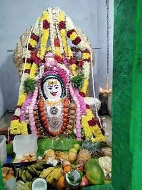 அருப்புக்கோட்டை அருகே பாளையம்பட்டியில் உள்ள சத்குரு ஸ்ரீசுப்பாஞானியாா் கோயிலில் புதன்கிழமை சிறப்பு அன்னாபிஷேக அலங்காரத்தில் காட்சியளித்த நமச்சிவாயா்.