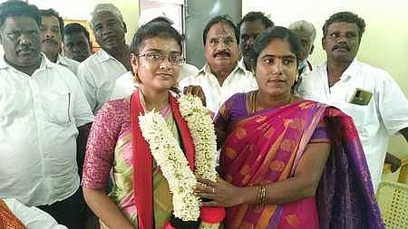 22 வயது இளம்பெண்ஒன்றியக் குழுத் தலைவராகத் தோ்வு