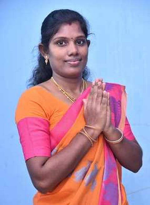 செங்கல்பட்டு மாவட்ட ஊராட்சித் தலைவராக செம்பருத்தி துா்கேஷ் (திமுக) போட்டியின்றி தோ்வு